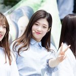 팬들에 둘러싸인 걸그룹 <b>게릴라</b> 현장