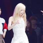 청순한 女아이돌의 가녀린 <b>손목</b>
