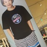 [EXO] 슾<b>하오</b>에서 견이 옆에 찰싹 붙어서 옷 구경중인데