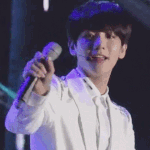 [EXO] <b>백성</b>들한테 손 흔드는 백현왕자님