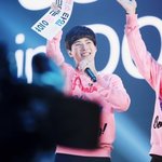 [EXO] 너네 엓오 옷 있는거 있음?