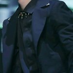[EXO] <b>목젖</b>이랑 옷보고 맞출수잇냐