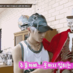 [댓글부탁해] 컨셉질하는 태용이 못마땅한 <b>유타</b>
