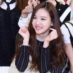 [EXO] 살짝 보이는 <b>나연</b>이 다리가 매력