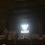 [드루와] 일본 공연에서 사람이 안 차서 암막친 위너