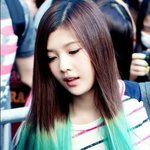 여드름 있는 수지 <b>vs</b> 꿀<b>피부</b> 조이 글 있잖아;;
