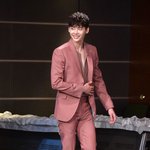 이종석 핑크<b>슈트</b>빨~