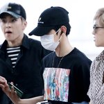 [백현] 백현이 <b>공항</b> 지갑 떨어뜨리는 과질