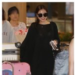 리즈 <b>정점</b> 미모! 공항을 런웨이로 만들어 버리는 손나은 클라스