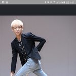 다리가 여자보다 더 얇은거같은 남돌