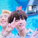 [방탄소년단] 이거 정국이 <b>머리</b>에 <b>리본</b>단거 같음