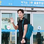솔직히 모델 같은 김지석 공항패션