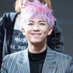 [방탄소년단] 으아 남준<b>이사진</b>보는데