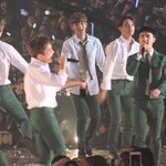 [모두드루와] 엑소 대상받을때 정국 슈가 <b>표정</b> 왜 이래?