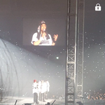 [EXO] 좌석은 폰을 몸에 가려지게 하고 낮게해서 각도 <b>조절</b>하면...