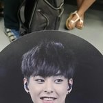 [EXO] 난 민석이부채 당당하게 들고<b>다님</b>