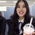 여자친구 <b>신비</b> 표정