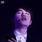 [EXO] 이걸 볼때마다 괜히 <b>두손</b>을 공손히 맞잡게되고..