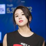 부러운 <b>채영</b> 어깨