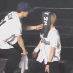 [EXO] 종대가 <b>두건</b> 메준 짤 봤는데민석이