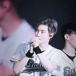 [EXO] ㅁㅊ 수호 피부 <b>지린다</b>