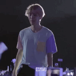 [모두드루와] <b>무대위</b>로 팬이 던진 물건에 맞은 백현