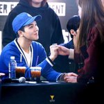 [위너] 손잡아주는 <b>미노</b>