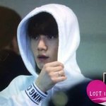 [EXO] 종대 예전 연말무대에서 팬들한테 인사하다 <b>추락</b>해서