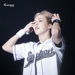 [EXO] 너네 유니폼 <b>사면</b> 입고 돌아다닐거임??