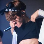 [EXO] <b>리본</b>하고 복근까면 어쩌자는겨