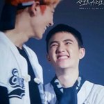 [EXO] 도경수 웃는것만 보면 죽는 병이 있읍니다..
