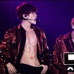 [EXO] 변백현 복근짤 가지고가셈 +댓글에 <b>타멤</b>도 추가