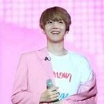 [EXO] 나 콜베 <b>분홍</b>수트 개좋아함