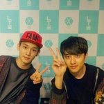 [EXO] 도경수 손 거인<b>설</b>
