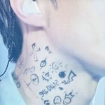 [EXO] 오새훈 목 <b>타투</b>? 스티커? 사진
