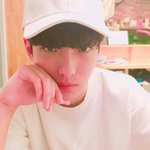 [댓글부탁해] <b>백현</b> 닮은 페북스타라는데 닮았는지 봐주라