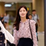 IOI <b>정채</b>연, 사랑스러운 핑크 블라우스