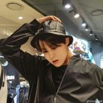 [방탄소년단] 진짜 <b>호석</b>이가 서있는줄