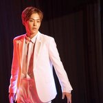 [시우민] ㅅㄷ지금 트윗에서 줍한 짤인데 뭘까?