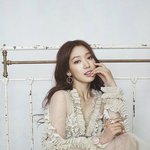 박신혜 쥬얼리 화보인데 얼굴밖에 안<b>보임</b>..