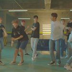 [세븐틴] <b>전원우</b>밀쳐져서최승철한테안기는겈ㅋㅋㅋ