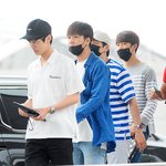 [드루와] 최근 <b>B1A4</b> 진영의 공항 출국 사진을 보다가
