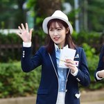 [존예보스] 기자들한테 인기터졌다는 소나무 뮤뱅 출근길