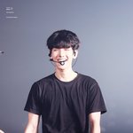 [백현] 말도 안되는게 얼굴은 애깅인데.. <b>힘줄</b>.......