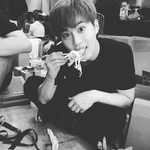 [EXO] 준면이가 먹는 대게 왜이렇게 <b>폭죽</b>같냐ㅋㅋㅋㅋㅋㅋ
