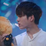 [인피니트] <b>남우현</b> 눈빛 미쳤어