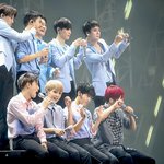 [EXO] 엑소 단체사진 신기한게