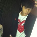 [EXO] 이새끼가 입으면 걍 다 <b>짝퉁</b>같음