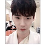 섹시함이 절로 흘러나오는 w의 <b>이종석</b>