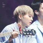 [시우민] 잠자는 슈<b>왕자</b>님 >.<